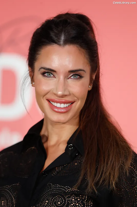 Pilar Rubio photo 2 of 79