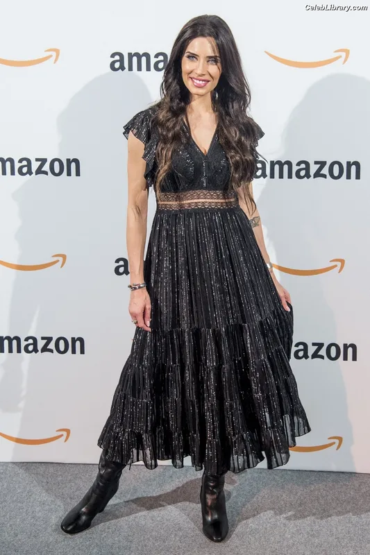Pilar Rubio photo 1 of 79