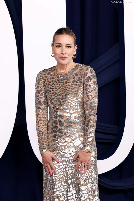 Piper Perabo photo 10 of 35