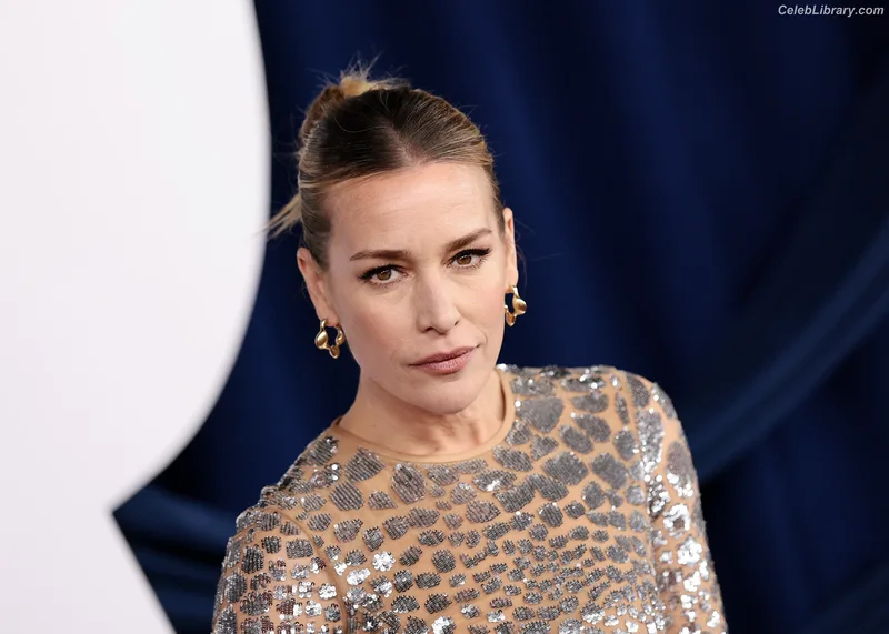 Piper Perabo photo 11 of 35