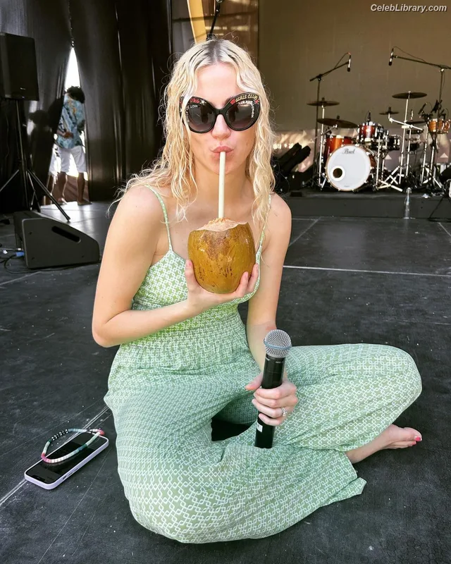 Pixie Lott photo 10 of 173