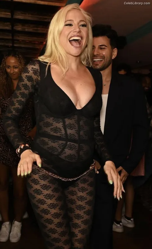 Pixie Lott photo 14 of 173