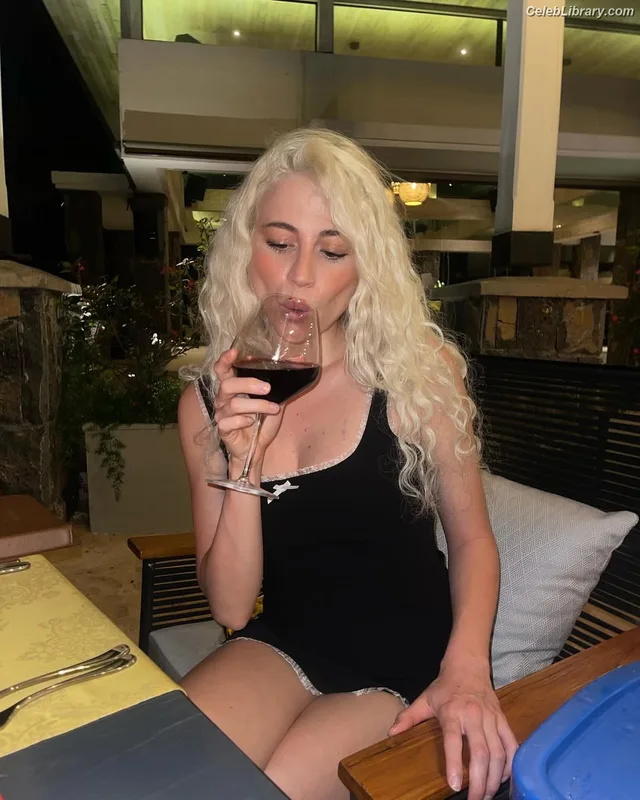 Pixie Lott photo 24 of 173