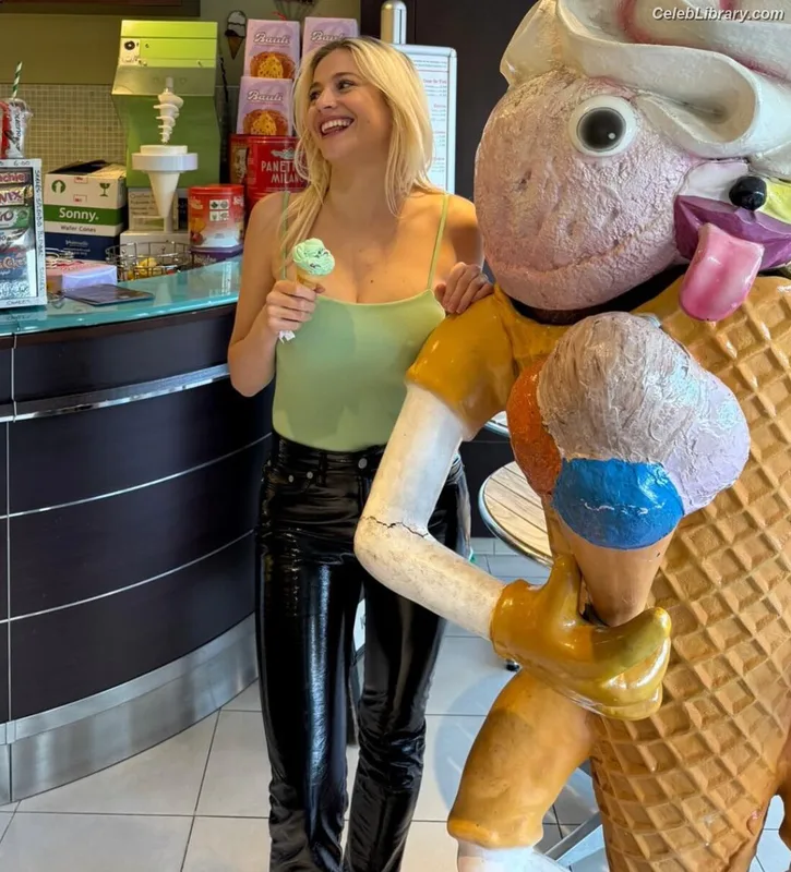 Pixie Lott photo 9 of 173