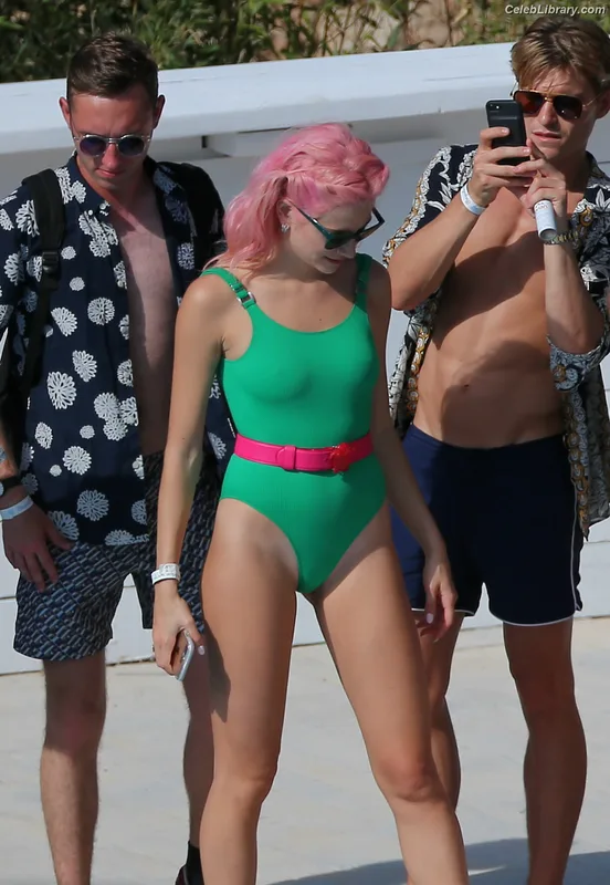 Pixie Lott photo 24 of 173