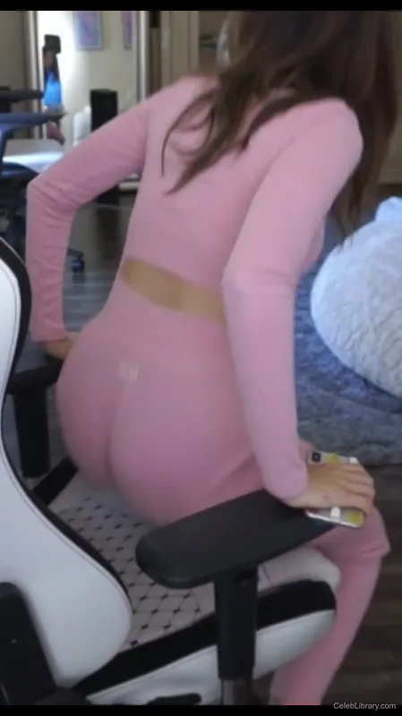 Pokimane photo 2 of 3752