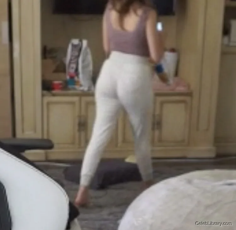 Pokimane photo 3 of 3752