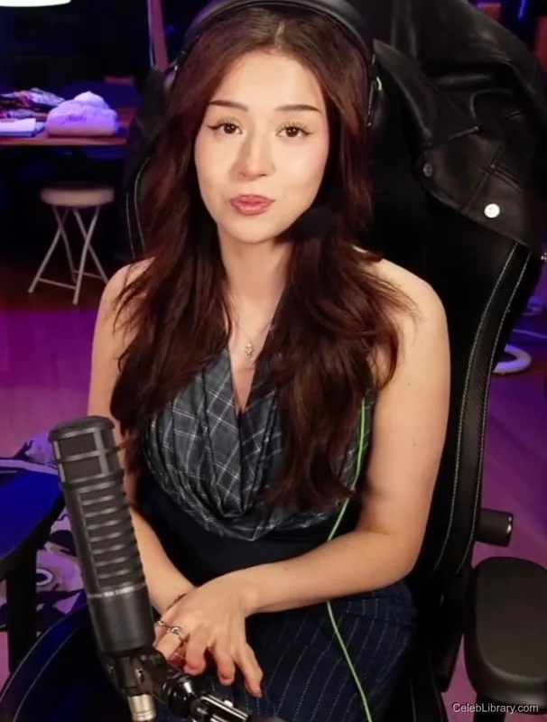 Pokimane photo 9 of 3752