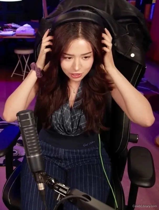 Pokimane photo 13 of 3752