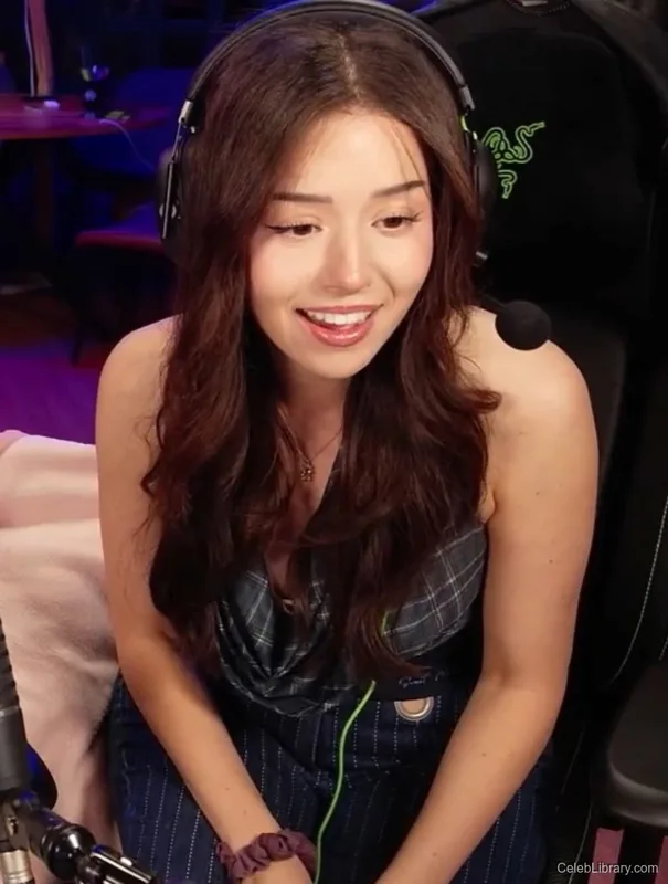 Pokimane photo 16 of 3752