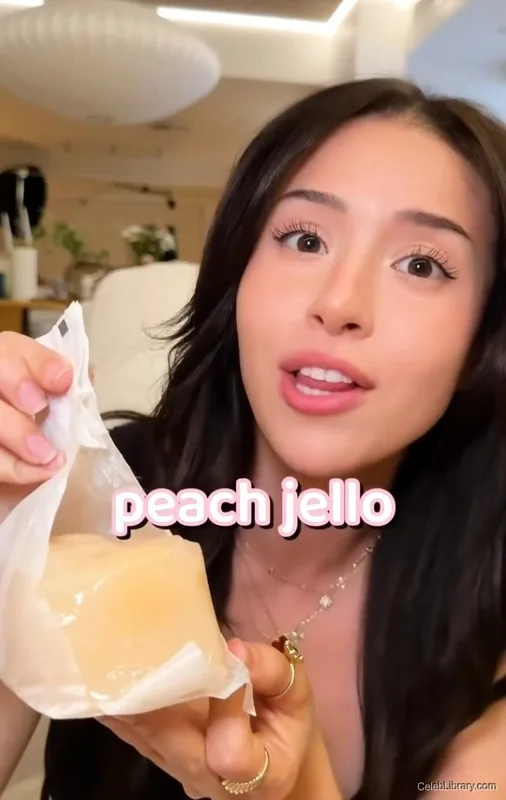 Pokimane photo 18 of 3752