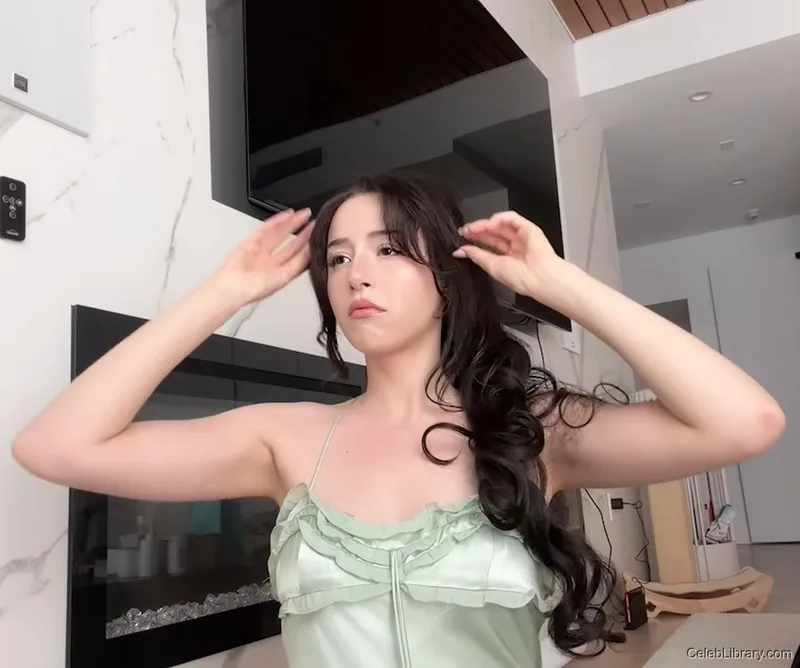Pokimane photo 7 of 3752