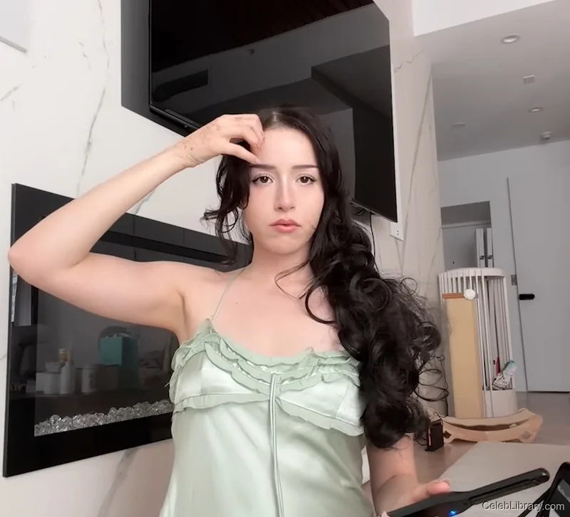 Pokimane photo 9 of 3752