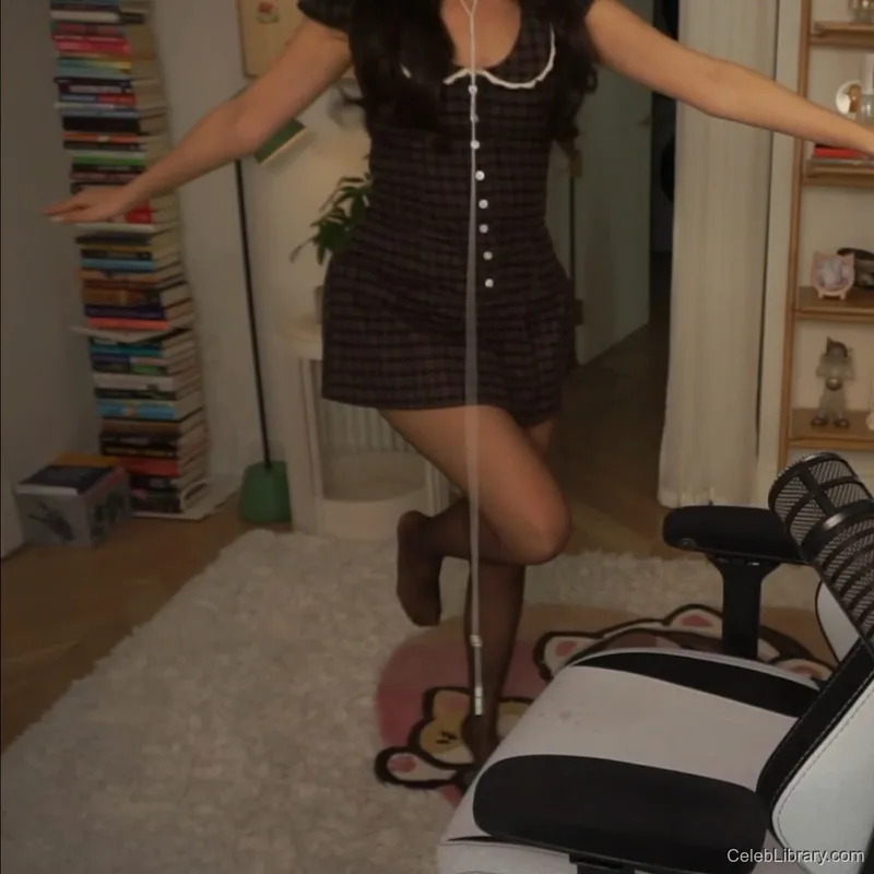 Pokimane photo 20 of 3752
