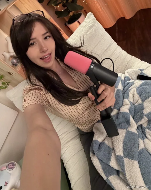 Pokimane photo 2 of 3752