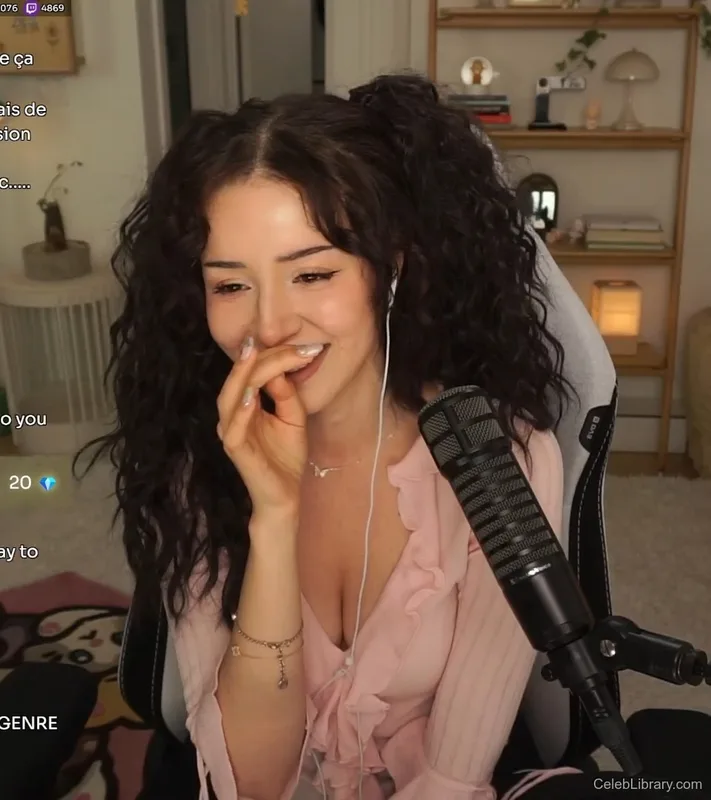 Pokimane photo 16 of 3752