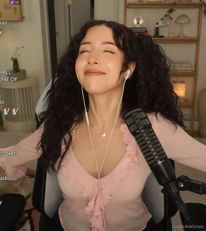 Pokimane photo 17 of 3752