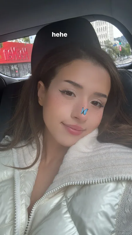 Pokimane photo 1 of 3752