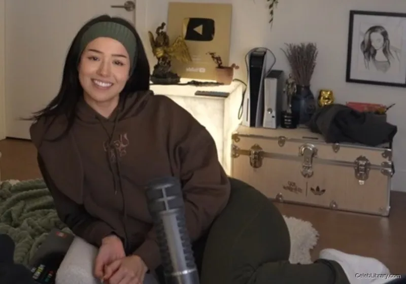 Pokimane photo 5 of 3752