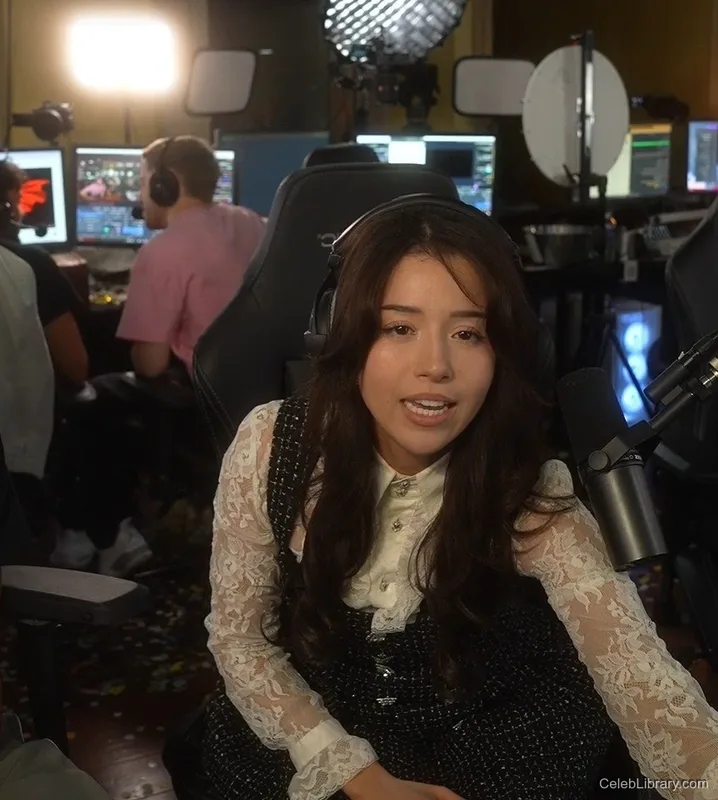 Pokimane photo 11 of 3752