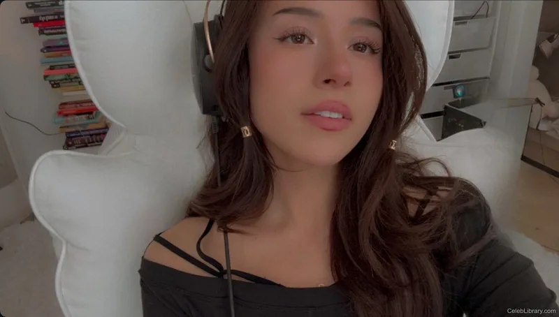 Pokimane photo 17 of 3752