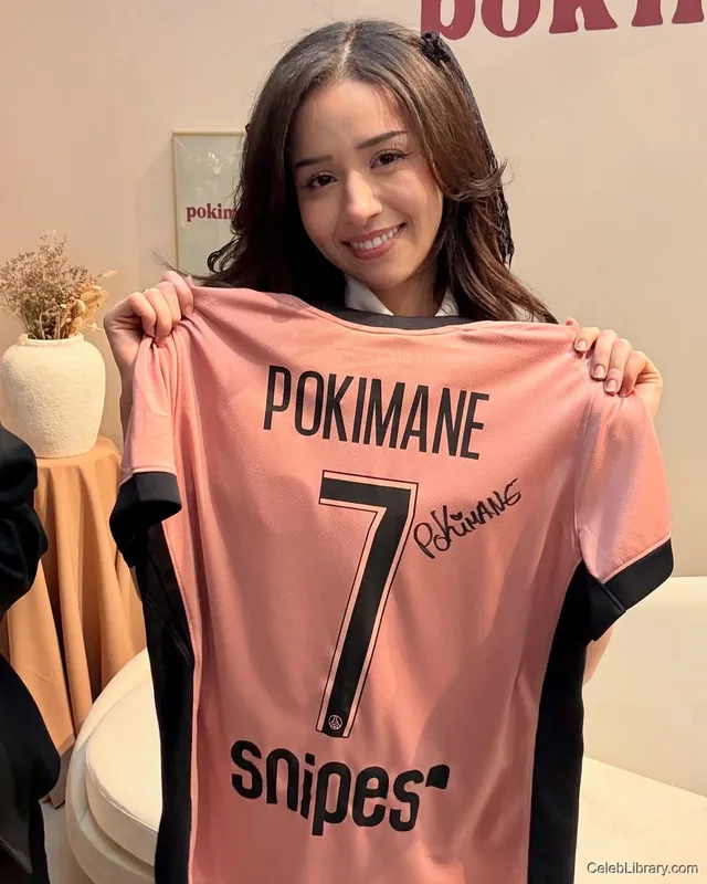 Pokimane photo 14 of 3752