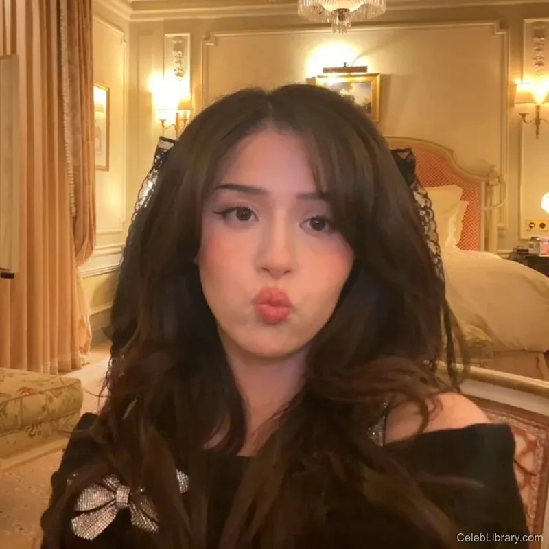 Pokimane photo 18 of 3752