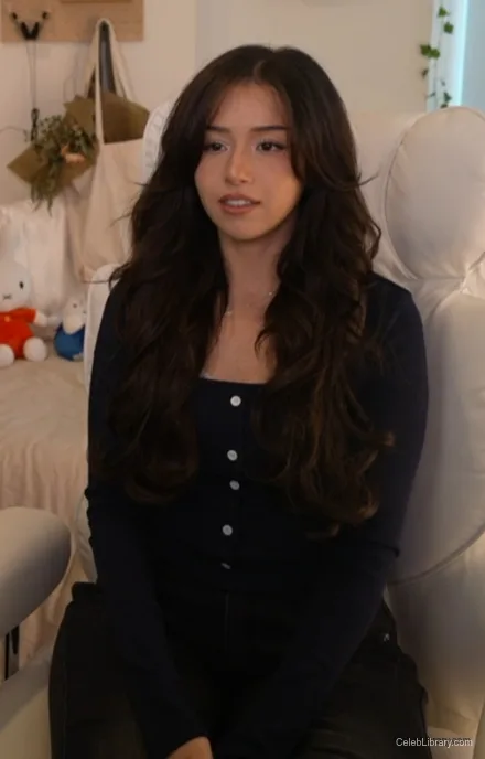 Pokimane photo 3 of 3752