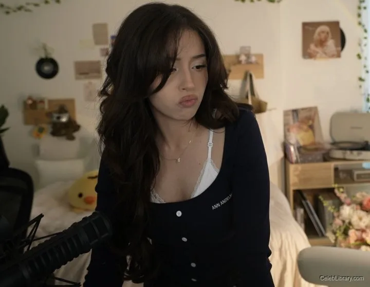 Pokimane photo 4 of 3752