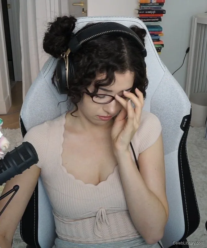 Pokimane photo 8 of 3752