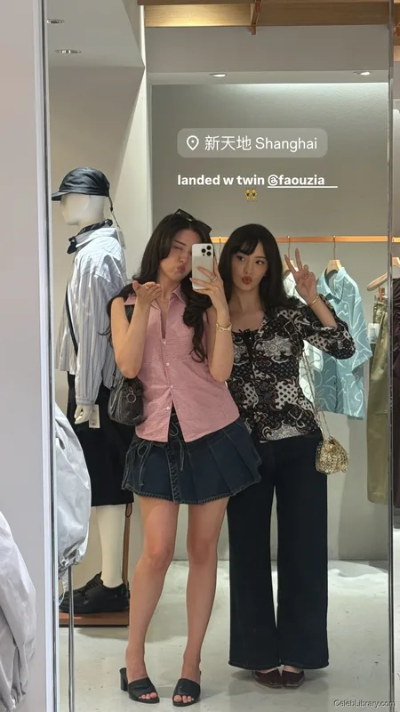 Pokimane photo 20 of 3752