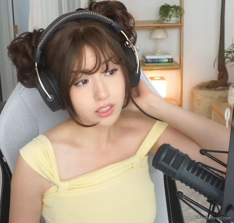 Pokimane photo 13 of 3752