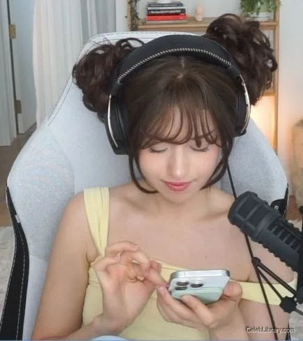 Pokimane photo 2 of 3752