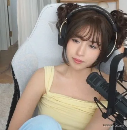 Pokimane photo 6 of 3752