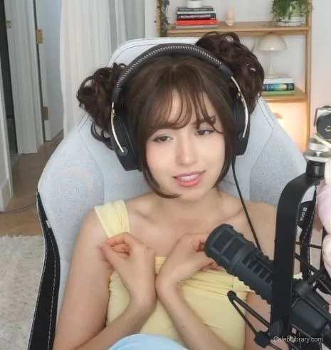 Pokimane photo 11 of 3752