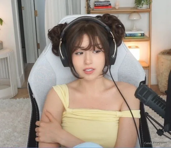 Pokimane photo 5 of 3752