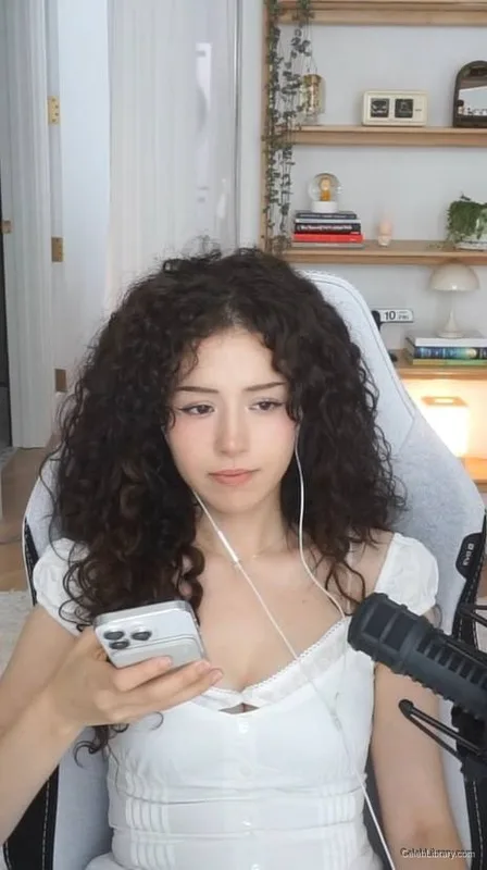 Pokimane photo 18 of 3752