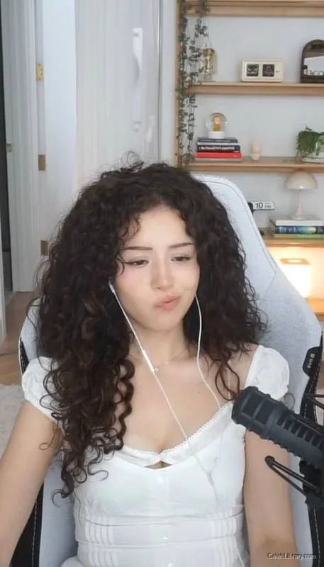 Pokimane photo 19 of 3752
