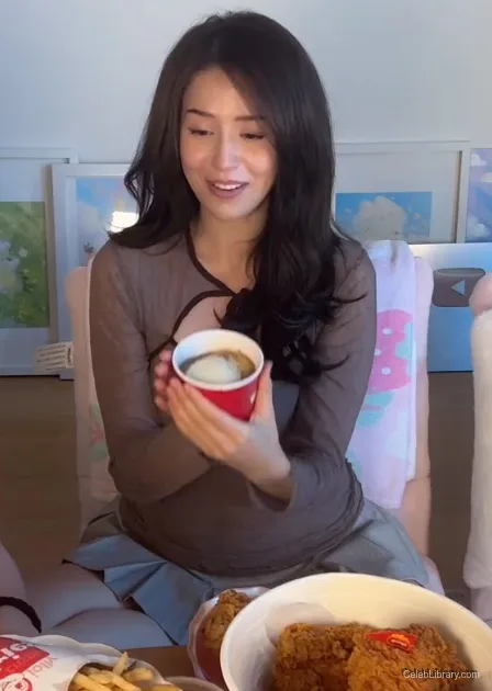 Pokimane photo 20 of 3752