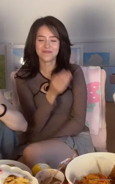 Pokimane photo 22 of 3752