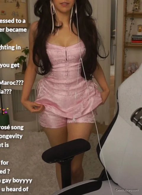 Pokimane photo 14 of 3752