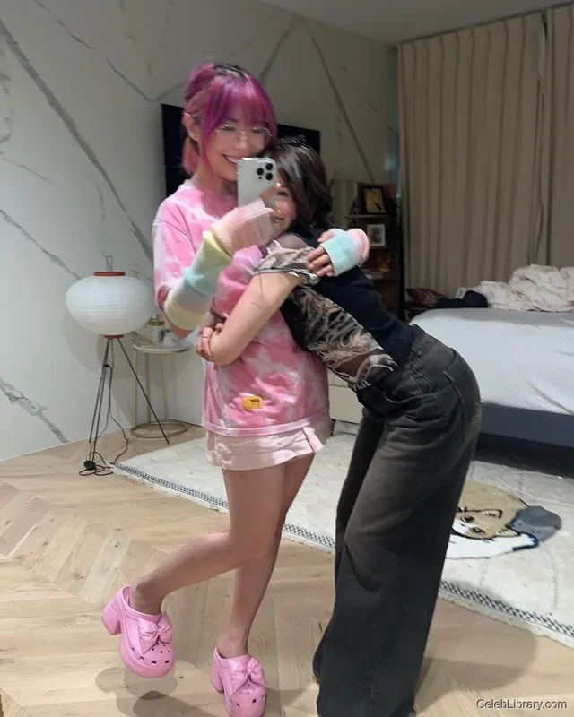 Pokimane photo 11 of 3752