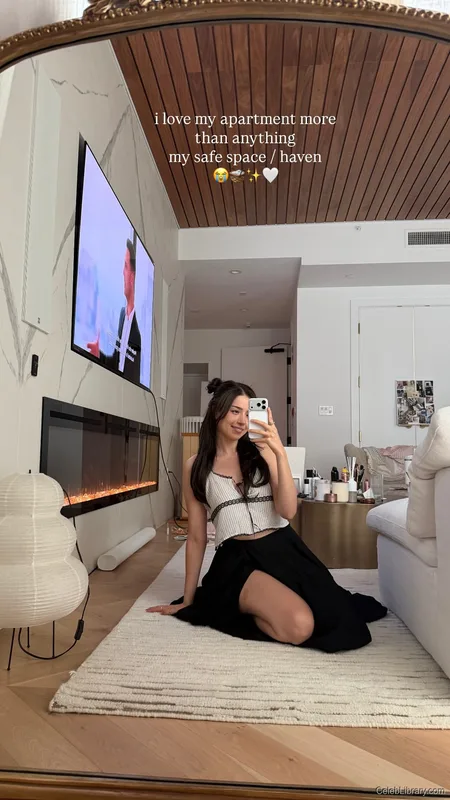 Pokimane photo 17 of 3752