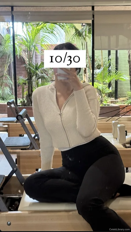 Pokimane photo 11 of 3752