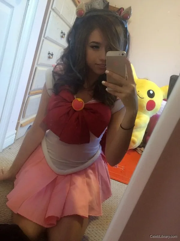Pokimane photo 20 of 3752