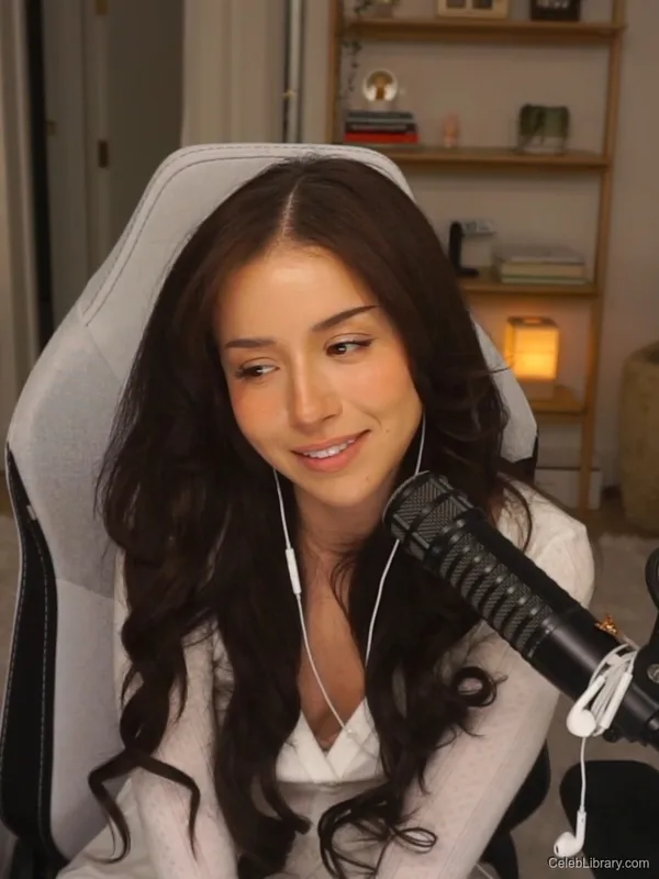 Pokimane photo 24 of 3752