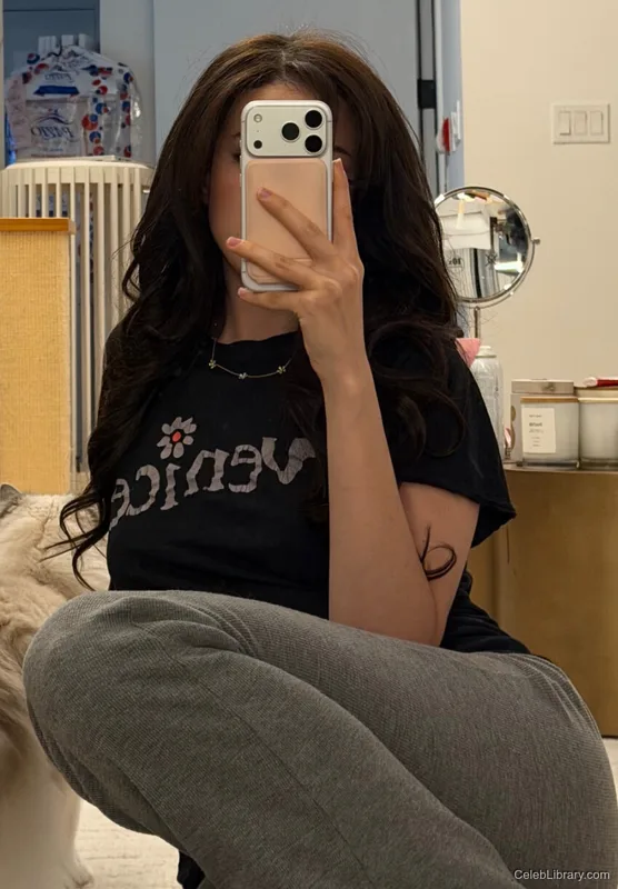 Pokimane photo 8 of 3752