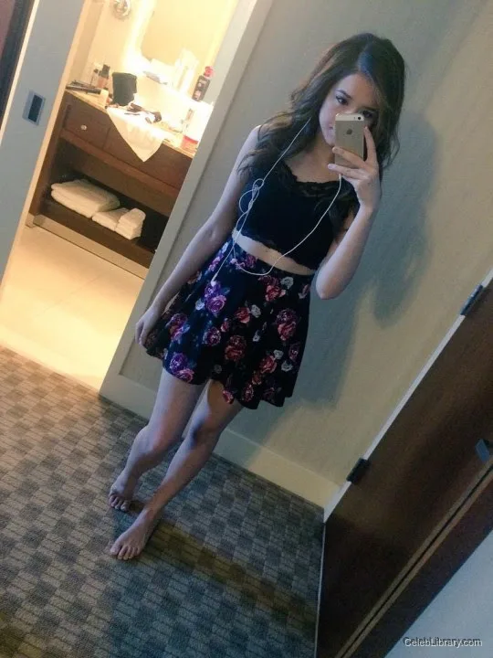 Pokimane photo 9 of 3752