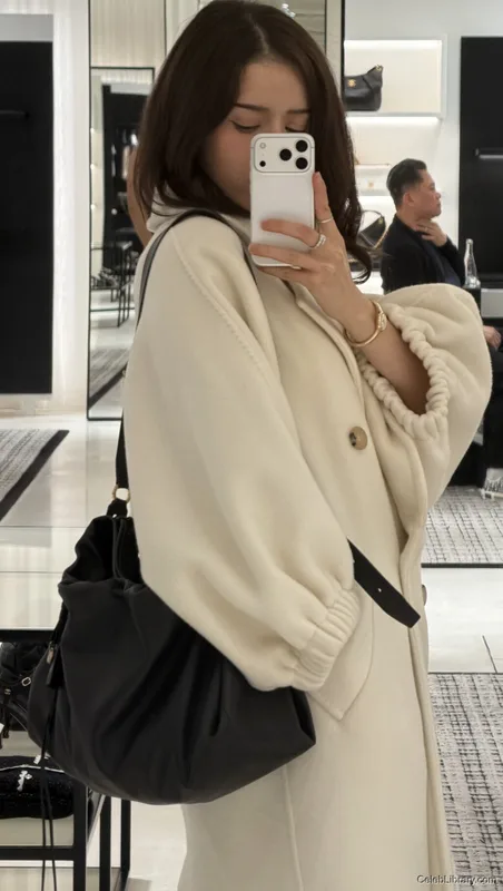 Pokimane photo 11 of 3752