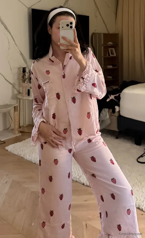 Pokimane photo 12 of 3752